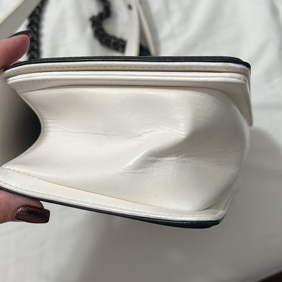 Medium Boy Chanel Bag Bi-Color Smooth Bag - Picture 8 of 16